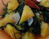 Foto langkah ke 5 dari resep Tumis kangkung nanas.