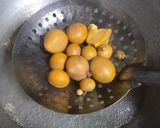 Hình bước làm 2 của món Lòng gà trứng non xào măng Tây