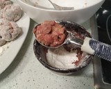 Foto del paso 2 de la receta: Albóndigas en salsa y lentejas caviar