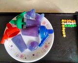 A picture of step 4 of Butterfly pea flower ice candy and popsicle.