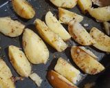 A picture of step 4 of Potatoes wedges.