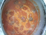 Salsa con albóndigas