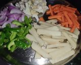 व्हेज पुलाव (Veg Pulao Recipe In Marathi) रेसिपी स्टेप 2 फोटो 
