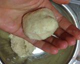 A picture of step 7 of Grüne Kartoffelklöße: German Potato Dumplings (using raw and cooked potatoes).