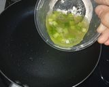Foto langkah ke 2 dari resep Egg Roll.