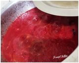 A picture of step 4 of Tomato-Beetroot Soup.