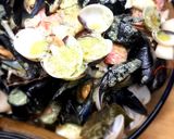 Foto del paso 13 de la receta: Mariscada al vapor de vino blanco. (Vaporada o marisco al vapor)