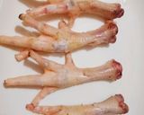 A picture of step 1 of Chicken's paw stock (panjoo ki yakhni).