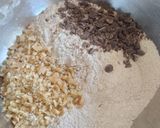Foto del paso 1 de la receta: Galletitas semi integrales de nuez y chocolate