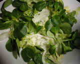 Foto del paso 2 de la receta: Ensalada de canónigos y escarola con atún