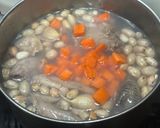 Foto langkah ke 2 dari resep Sup kacang tanah wortel.
