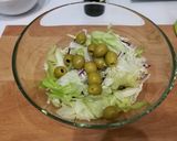A picture of step 2 of Green Salad "Venice" with tuna.