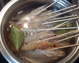 Foto del paso 3 de la receta: Milhoja de aguacate y gambas