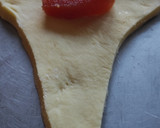 Foto del paso 4 de la receta: Medialunas rellenas con membrillo y dulce de leche