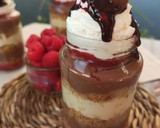 Foto del paso 9 de la receta: Arroz con leche, bizcocho especiado, crema inglesa de chocolate negro y mermelada de frambuesas