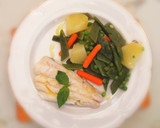 Foto del paso 4 de la receta: Cocción al vapor de Patatas y Verduras con Merluza confitada