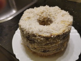 Torta de limón con crema de limón cubierta con coco