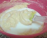 A picture of step 3 of Blueberry loaded Streusel Muffins.