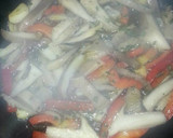 Foto del paso 2 de la receta: Tostada con setas al romero y cebolla caramelizada