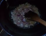 A picture of step 5 of Spicy minced meat scrambled eggs.