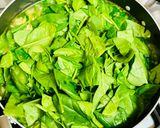 A picture of step 6 of Egg soup with spinach and wild garlic.