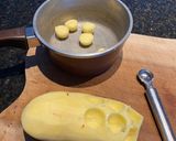 Foto del paso 3 de la receta: Escalopes de pollo con crema de champiñones y verdeo con papas noisettes