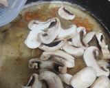 Foto langkah ke 3 dari resep Tumis Jamur Brokoli Pedas.