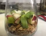 Foto del paso 3 de la receta Yogurt de fresas con granola y frutas