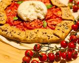 Foto do passo 10 de Galette rústica de tomate (recheada de ricota e molho verde, acompanhada de burrata)