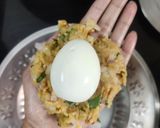 A picture of step 5 of Noodles scotch eggs.
