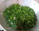 A picture of step 4 of Saag with egg fry.