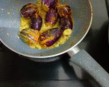 A picture of step 4 of Stuffed brinjal masala.