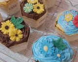 Foto langkah ke 8 dari resep Easy Buttercream Cupcake.