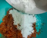 Foto langkah ke 3 dari resep Mangkuk Ayam Wortel Isi Telur.