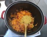 Kolbászos-sárgarépás-köleses egytál recept fázis 4 fotója
