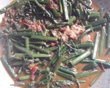 Foto langkah ke 5 dari resep Tumis pakis santan pedas sedaerhana.
