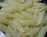A picture of step 3 of White sauce pasta.