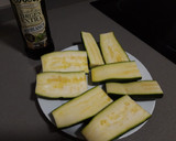 Foto del paso 2 de la receta: Calabacín relleno de pavo y salsa de piquillos