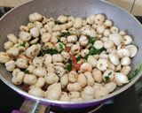 A picture of step 4 of Makhana Namkeen.