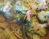 Foto del paso 4 de la receta Espaguetis finos con gambones y brócoli