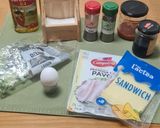 Foto del paso 1 de la receta: 174. Tortilla Rellena de Pavo y Queso con Tomate Frito