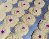 Foto langkah ke 3 dari resep Kukis SKM (Sweetened Condensed Milk Cookies).