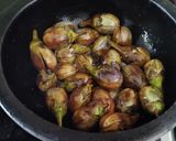 A picture of step 2 of Spicy baby brinjal curry.