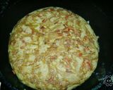 Foto del paso 4 de la receta: Tortilla de papa con cebolla y morrón... muuuy rica👌😉🍴