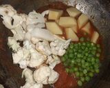 A picture of step 3 of Gobhi matar ki sabzi.
