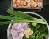 Foto langkah ke 2 dari resep Tumis Udang Paprika.