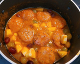 Foto del paso 6 de la receta: Albóndigas de cerdo con uvas manzanas y espaguetis