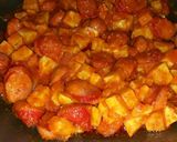 Foto langkah ke 6 dari resep Sambel goreng kentang dan sosis.