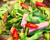 Hình bước làm 2 của món Khổ Qua Xào Chả Cá