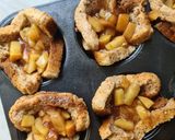 A picture of step 6 of Apple pie french toast.